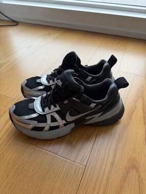 Nike v2k Black and Silver Mesh Running Sneakers